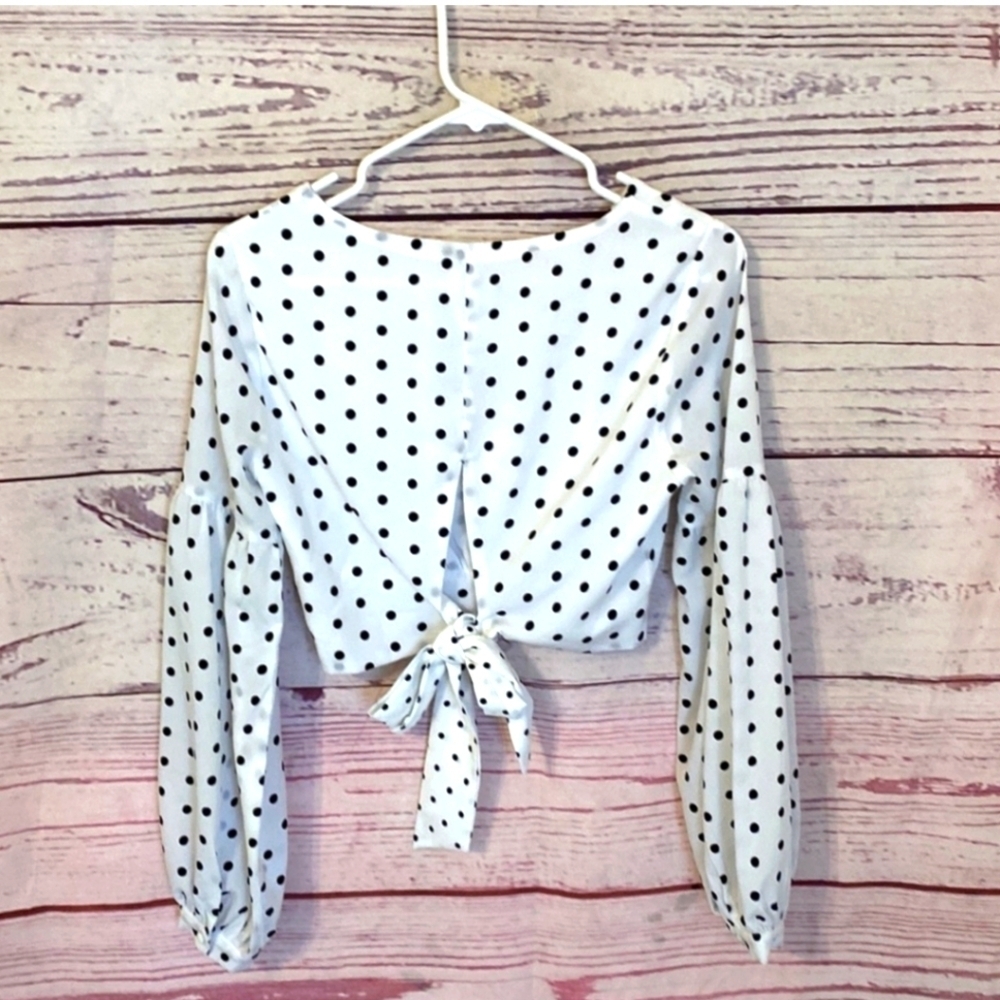 Superdown Yasmin Tie Back Crop Top In White & Black Small - Picture 8 of 13